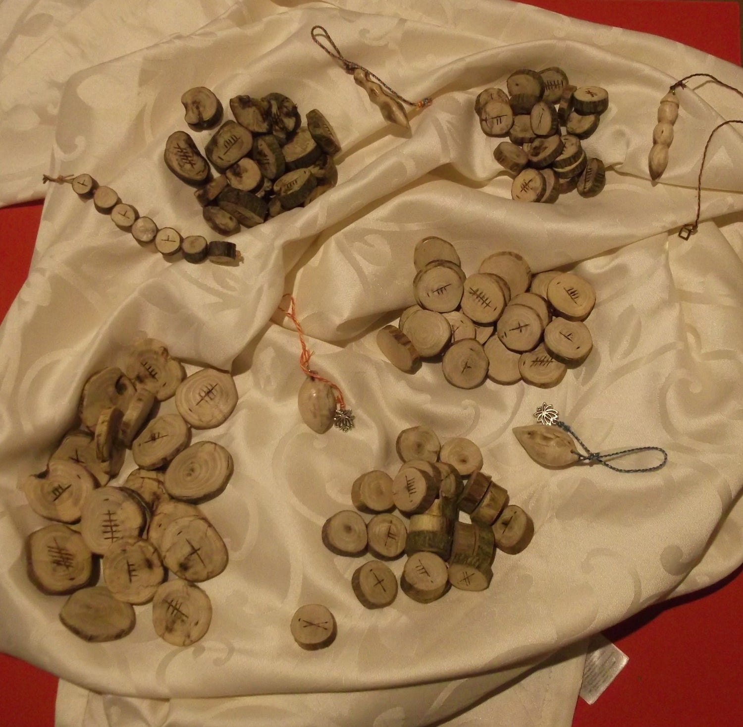 Oghams en bois faits à la main