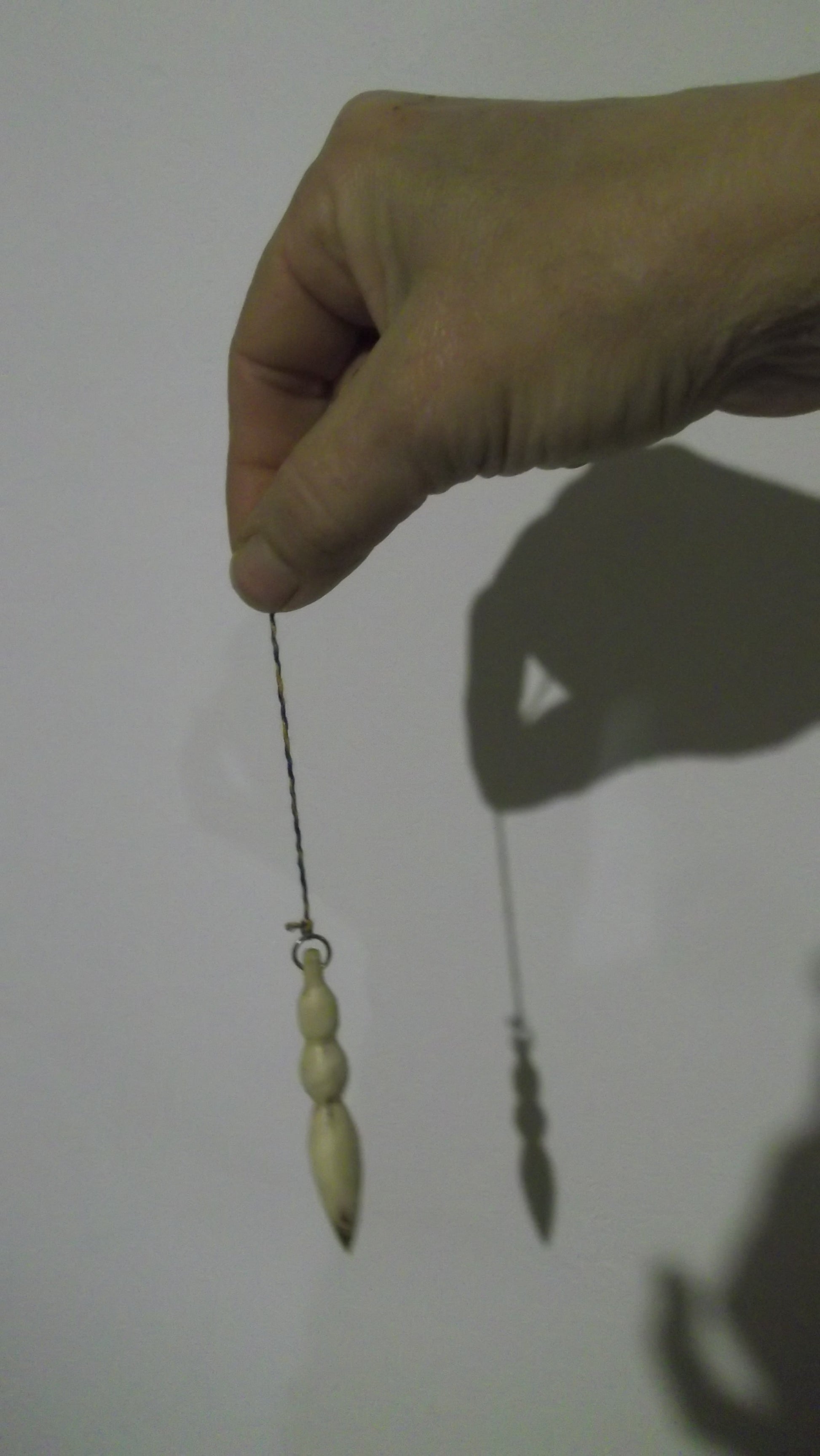 Pendule - Petite Sophie - Bois de Genêt - Prise en main