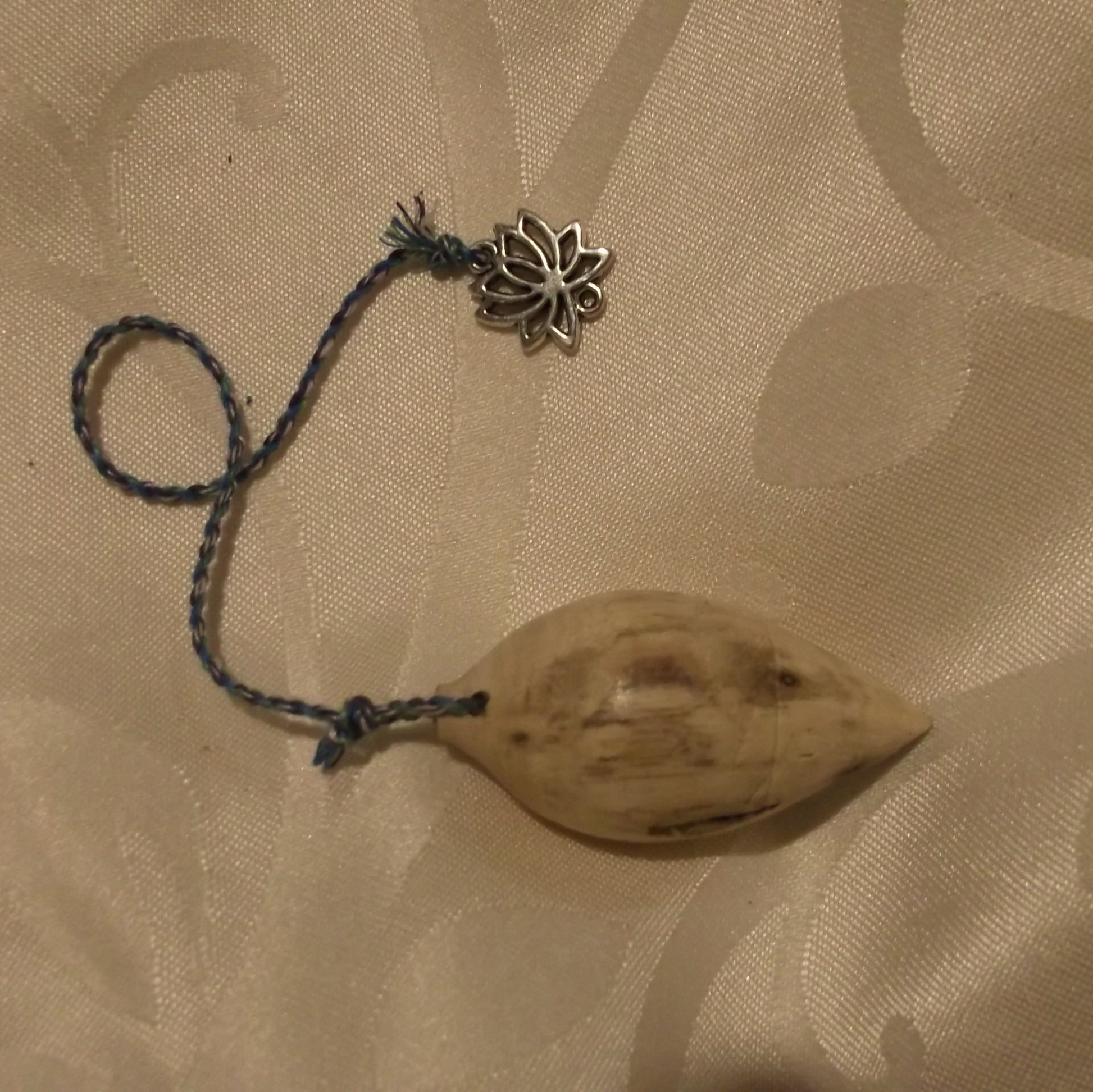 Pendule - Bois de Genêt - Forme Olive